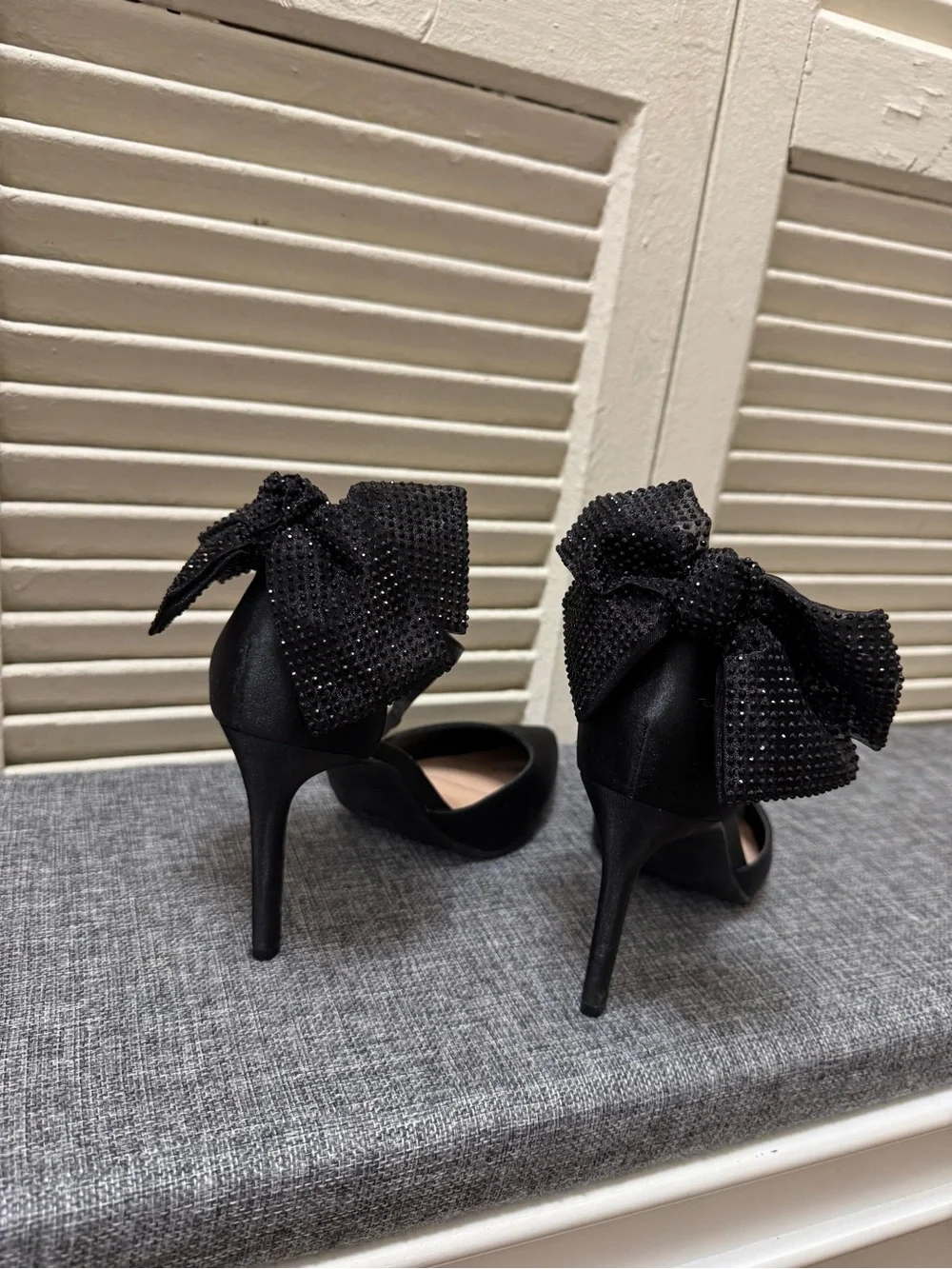 Anne Michelle black high